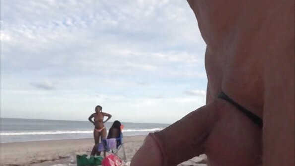 Grote kont hoer in sexy gratis pornozot lingerie wordt genageld door drie jongens