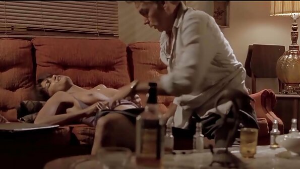Kuikens met kleine tieten Khloe Kapri wordt geneukt door filme porho Tony Rubino